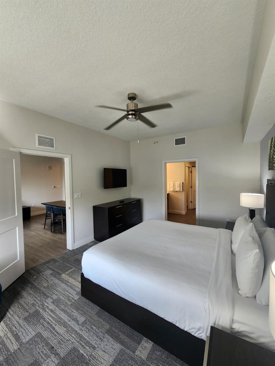 Image 23 of 31 For 14501 Grove Resort Avenue 2340