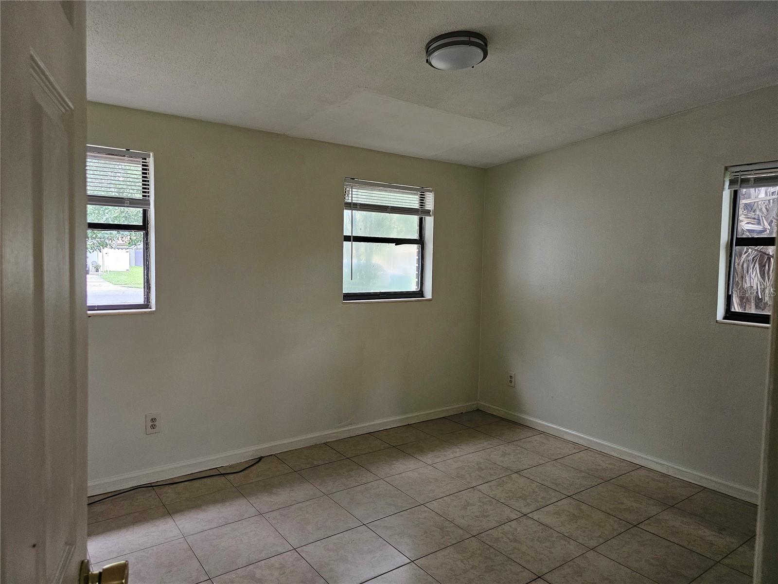 Image 15 of 22 For 1040 Maxey Drive