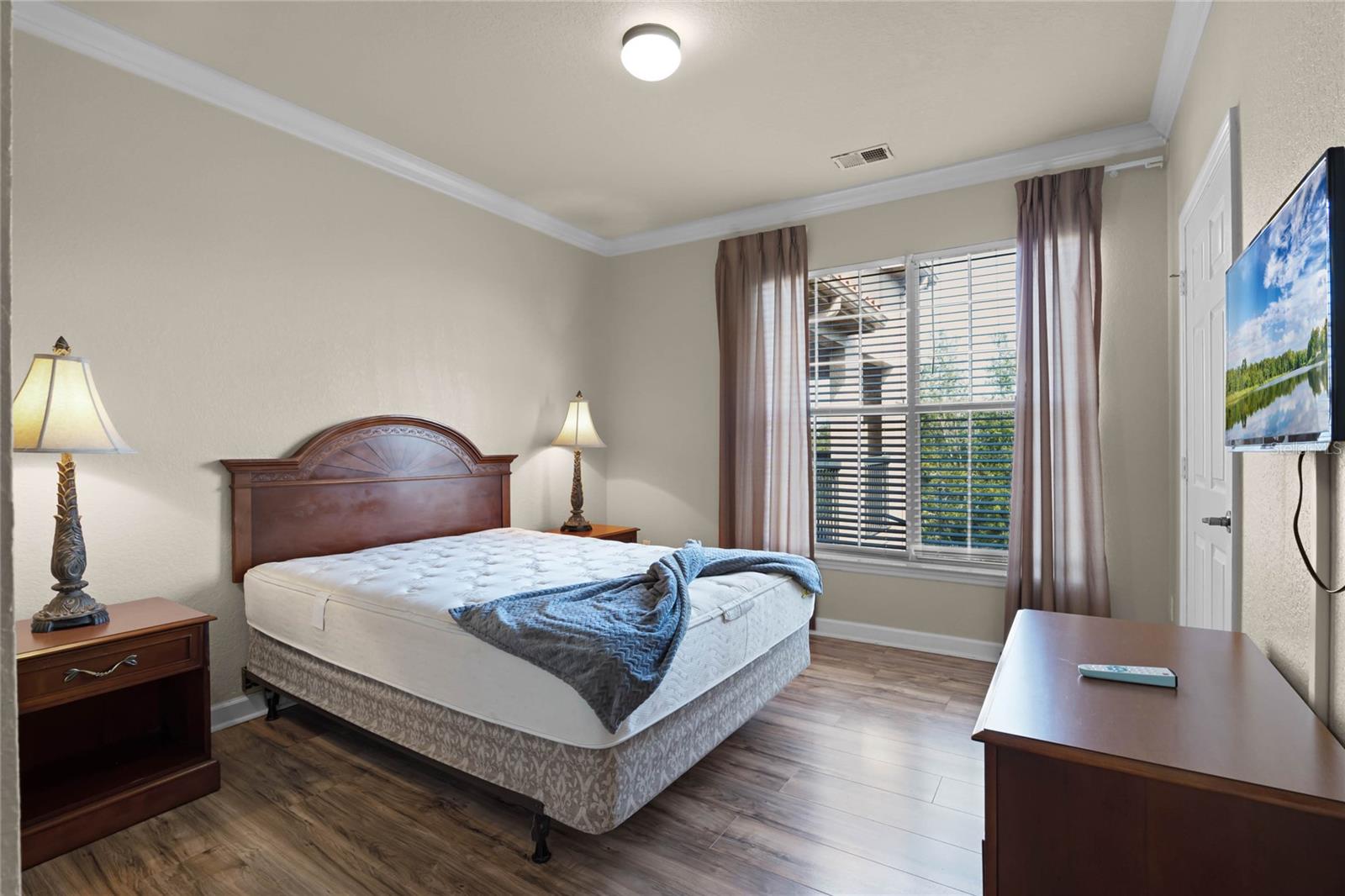 Image 23 of 37 For 8020 Tuscany Way 6401