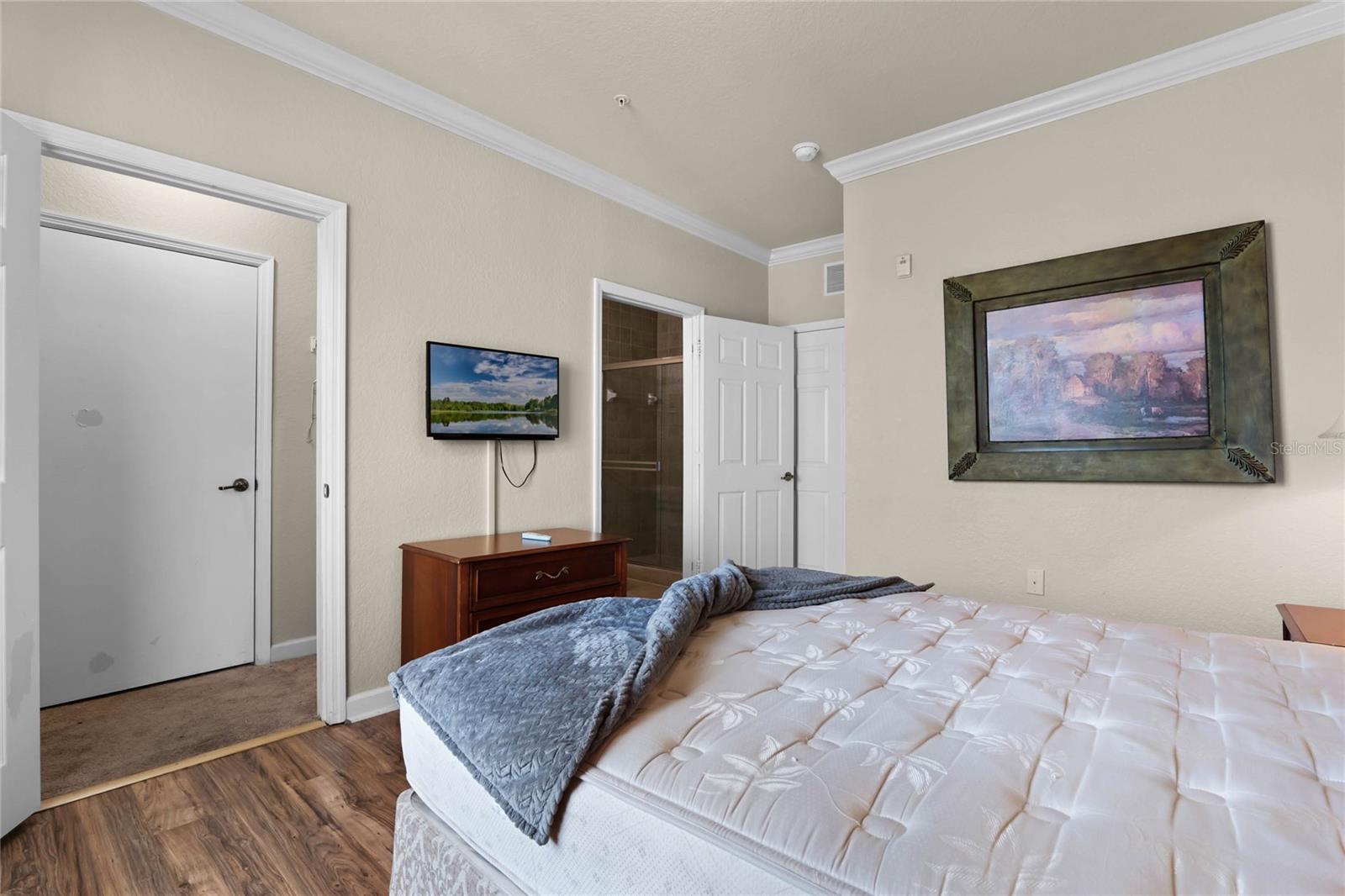 Image 25 of 37 For 8020 Tuscany Way 6401