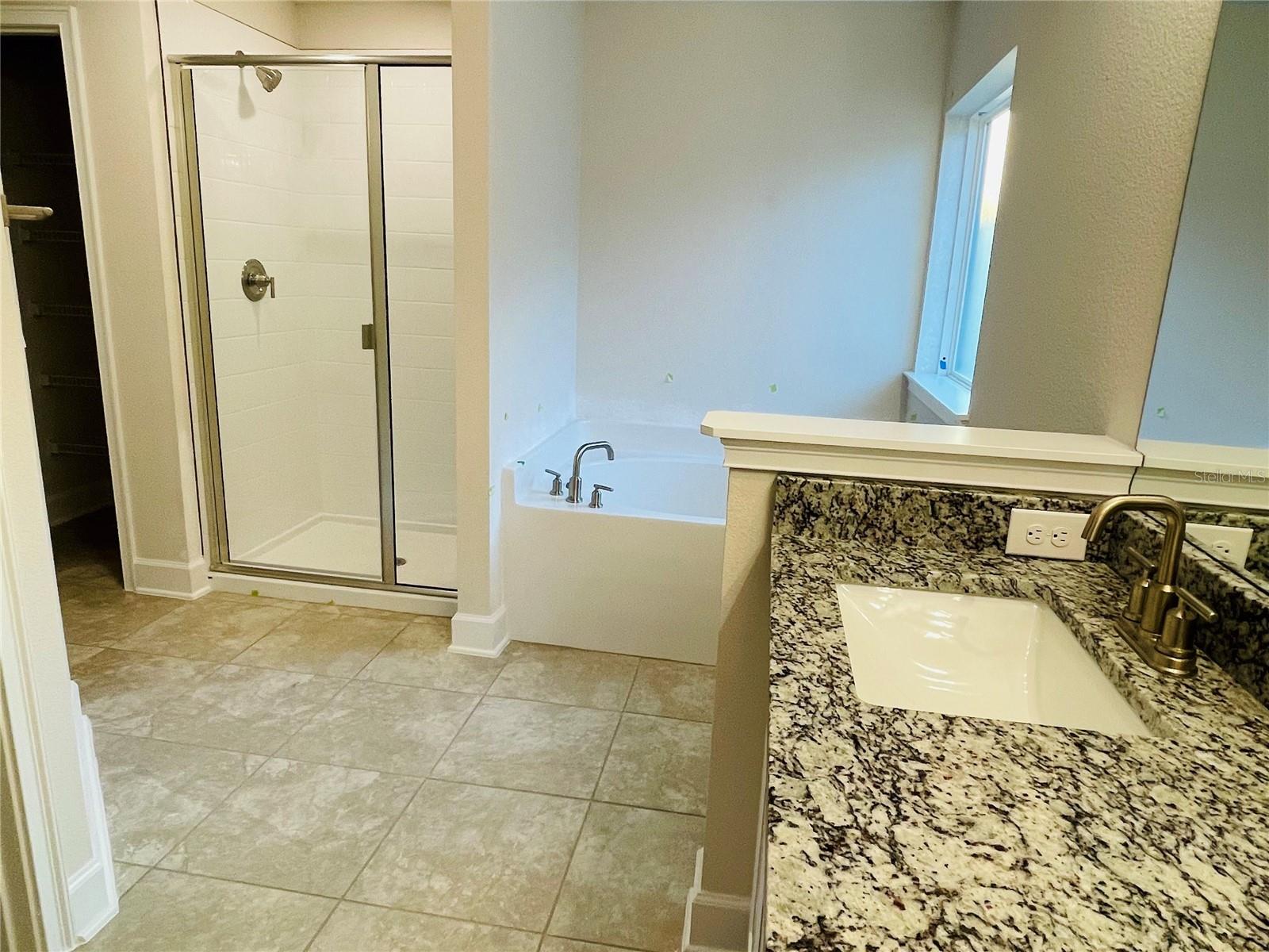 Listing photo id 9 for 4464 Sagefield Drive