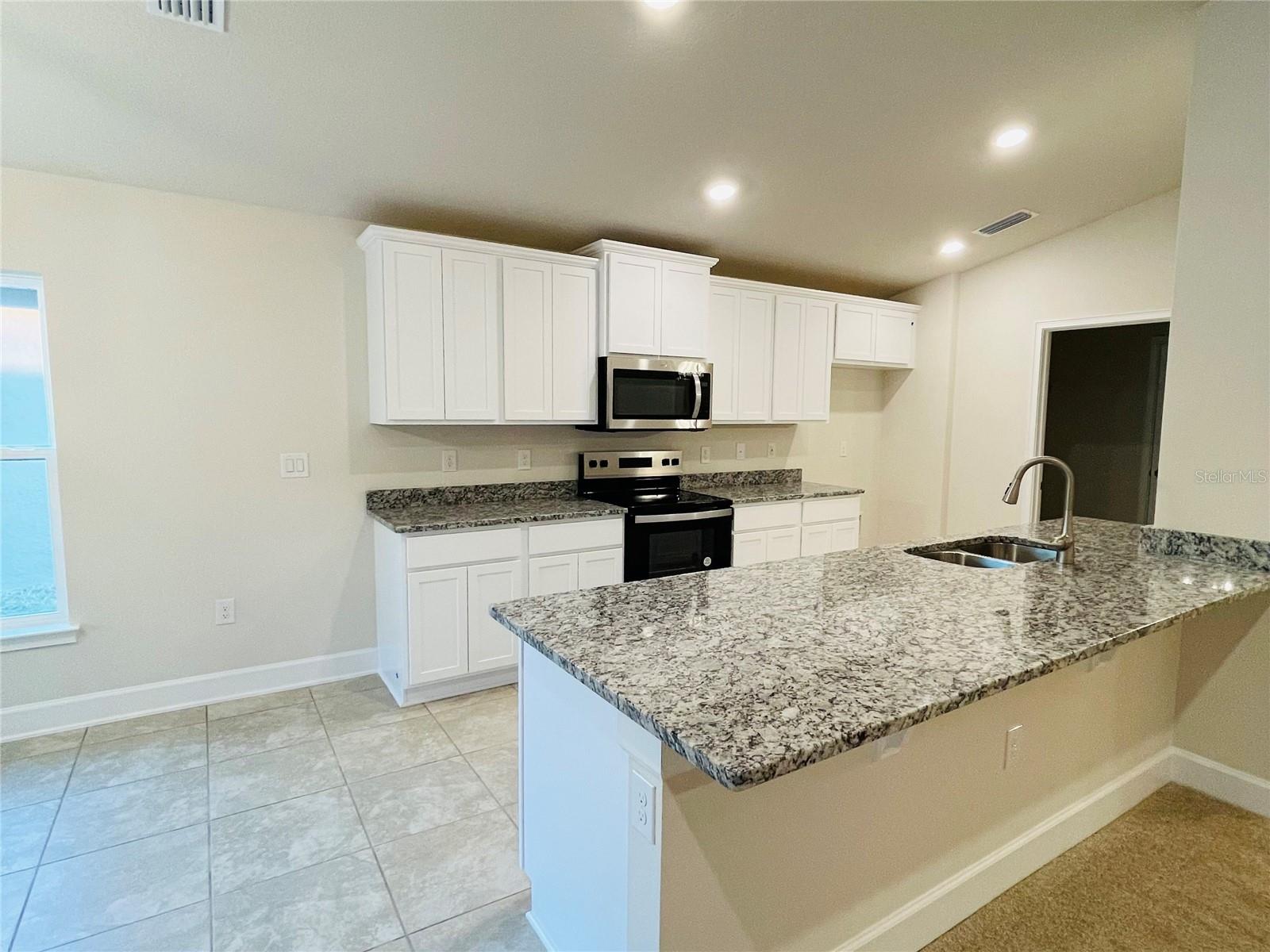 Listing photo id 3 for 4464 Sagefield Drive