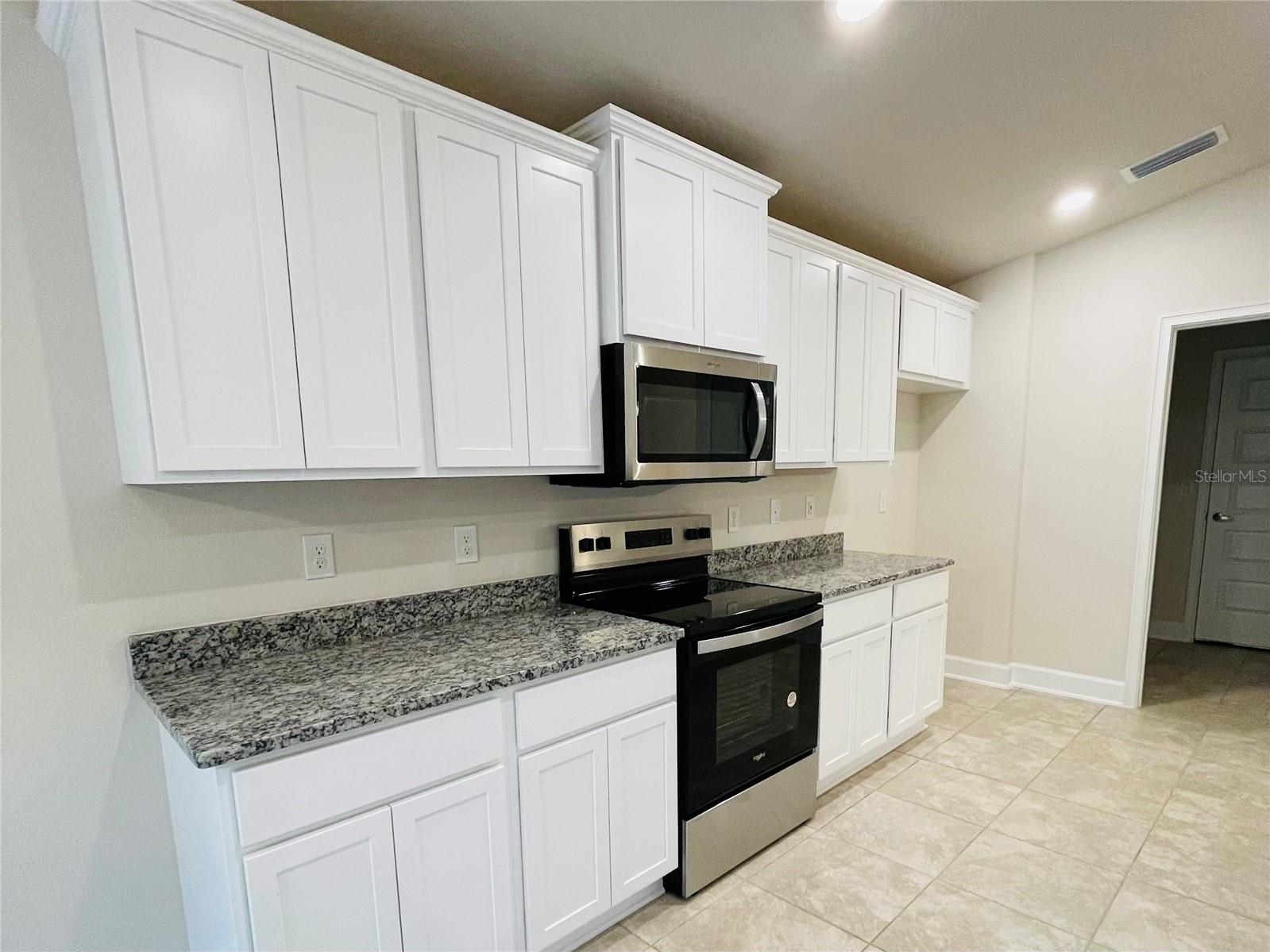 Listing photo id 4 for 4464 Sagefield Drive