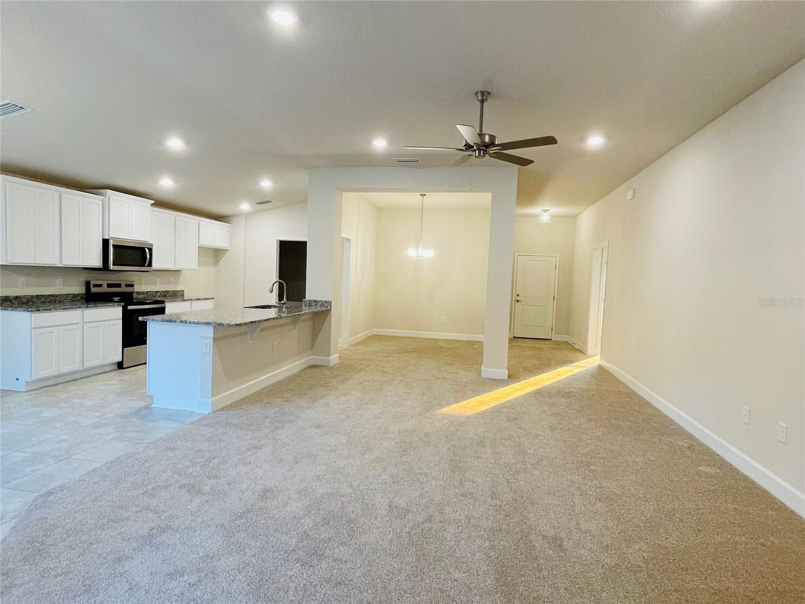 Listing photo id 5 for 4464 Sagefield Drive