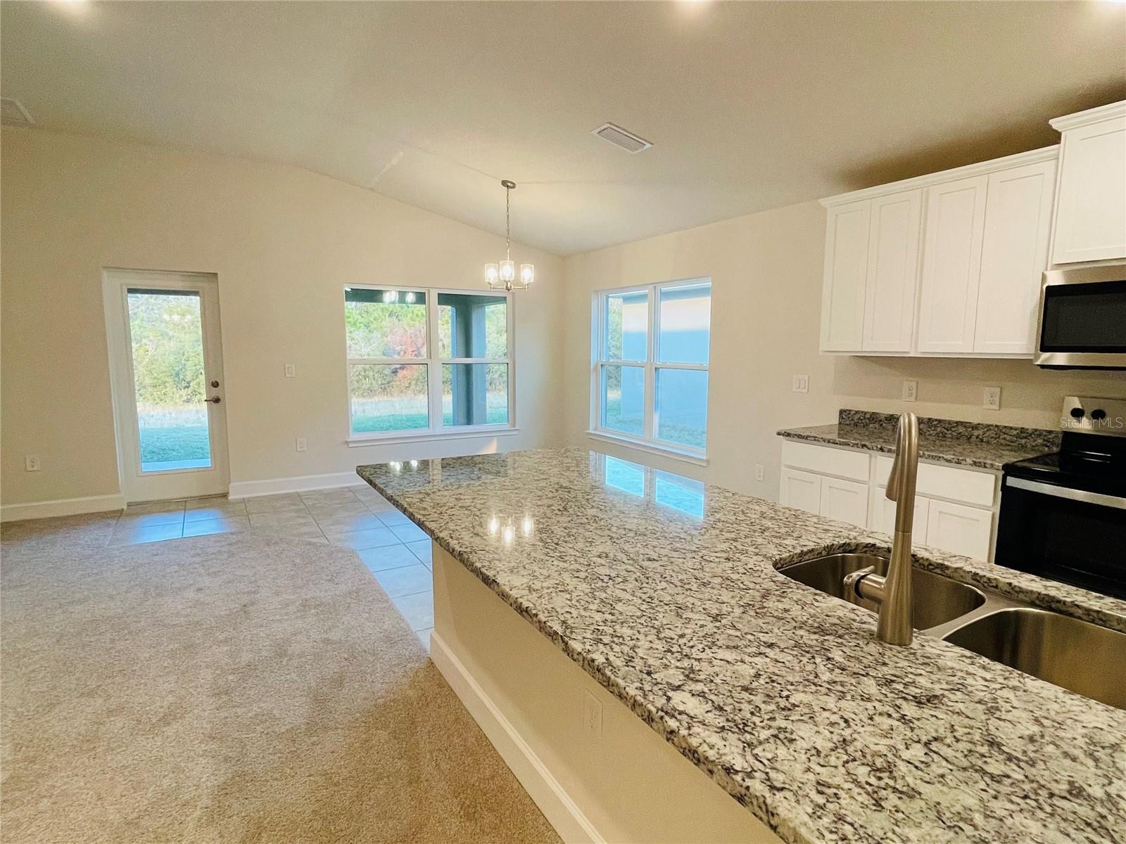 Listing photo id 6 for 4464 Sagefield Drive