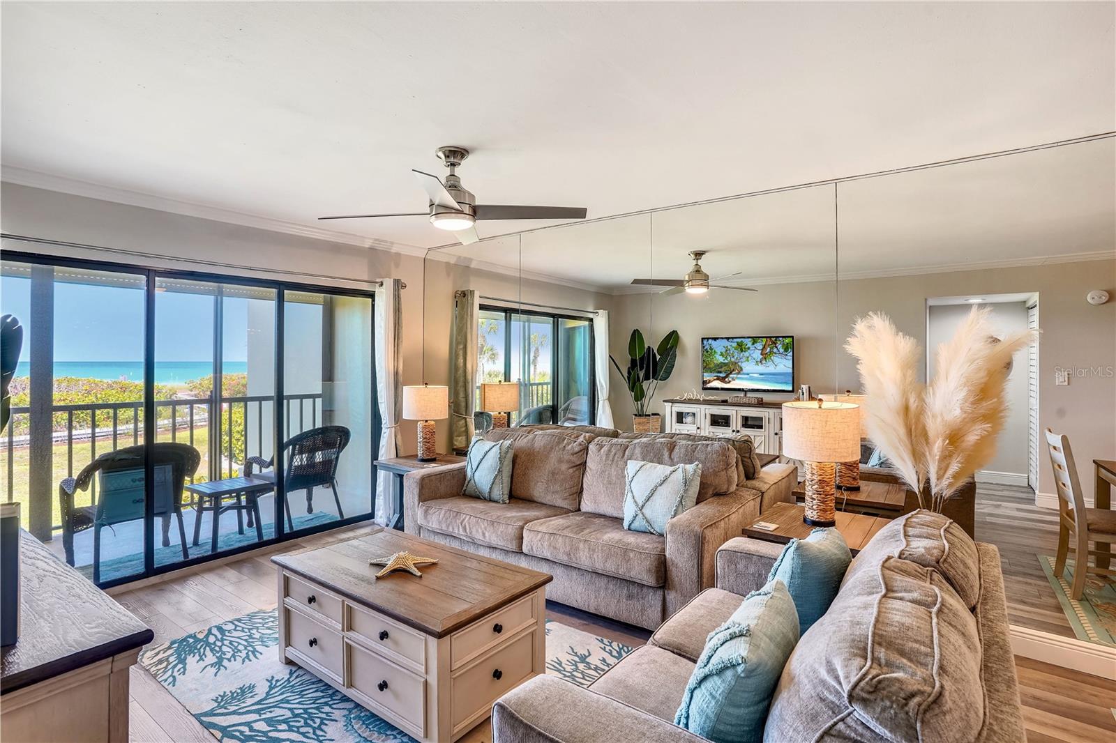 Listing photo id 8 for 7532 Bayshore Drive 203