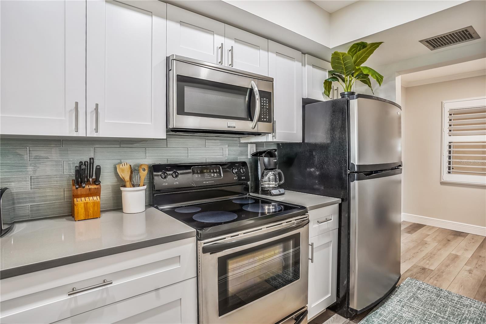 Listing photo id 10 for 7532 Bayshore Drive 203