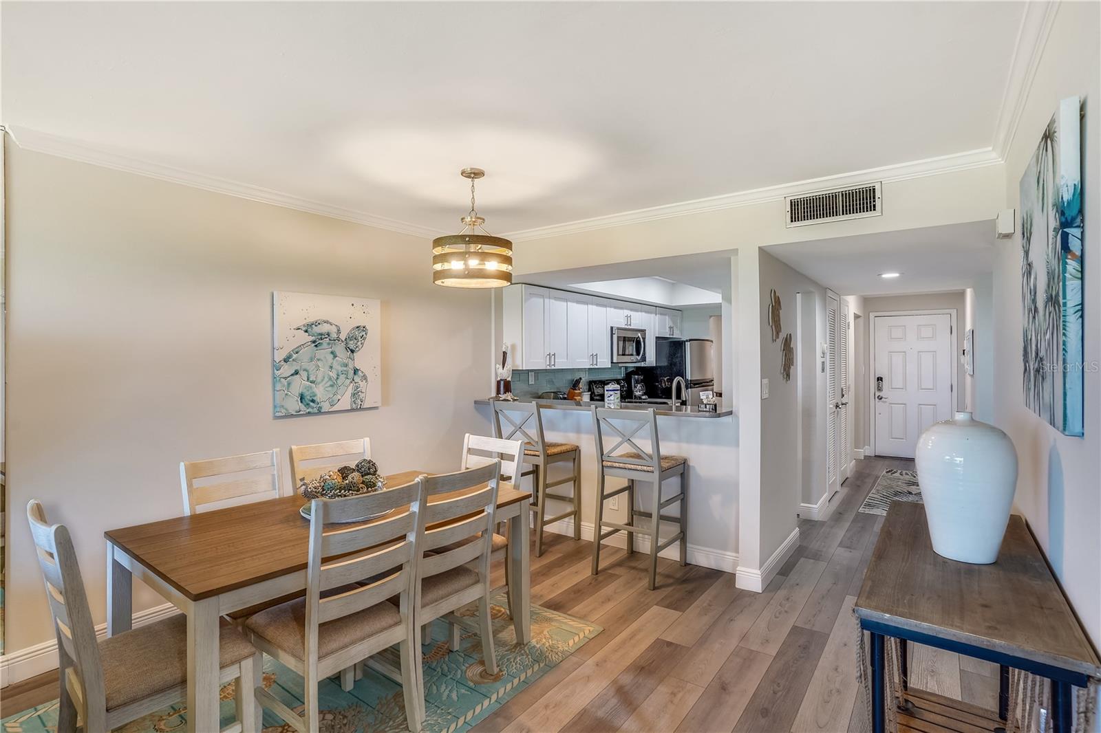 Listing photo id 14 for 7532 Bayshore Drive 203