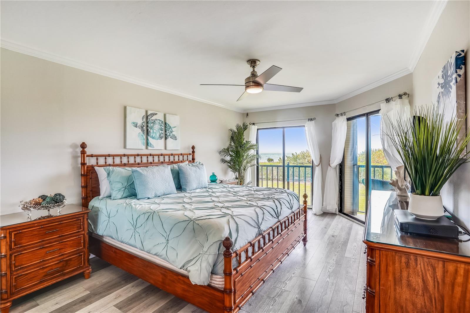 Listing photo id 16 for 7532 Bayshore Drive 203