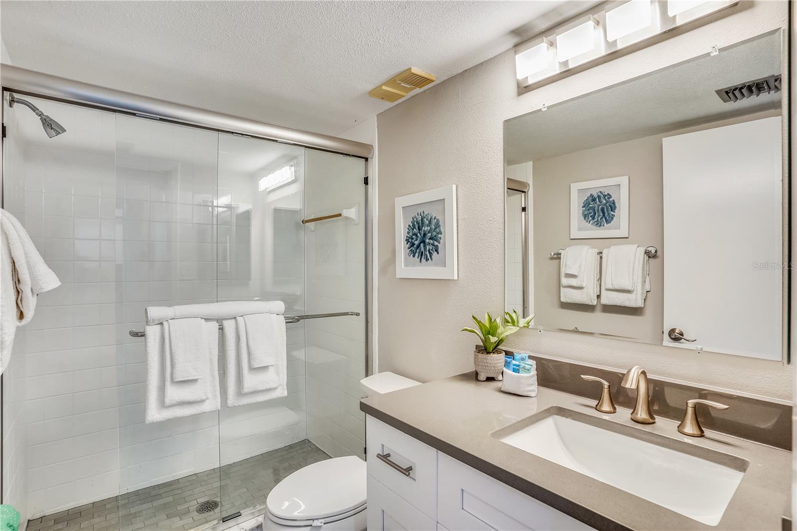 Listing photo id 24 for 7532 Bayshore Drive 203