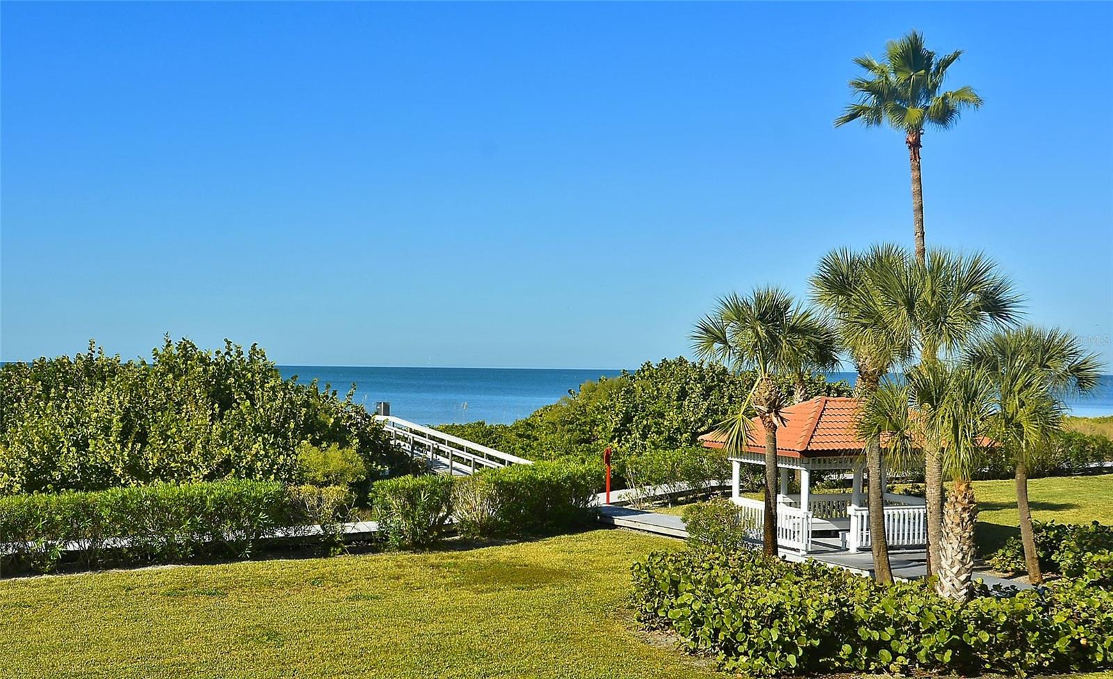 Listing photo id 27 for 7532 Bayshore Drive 203