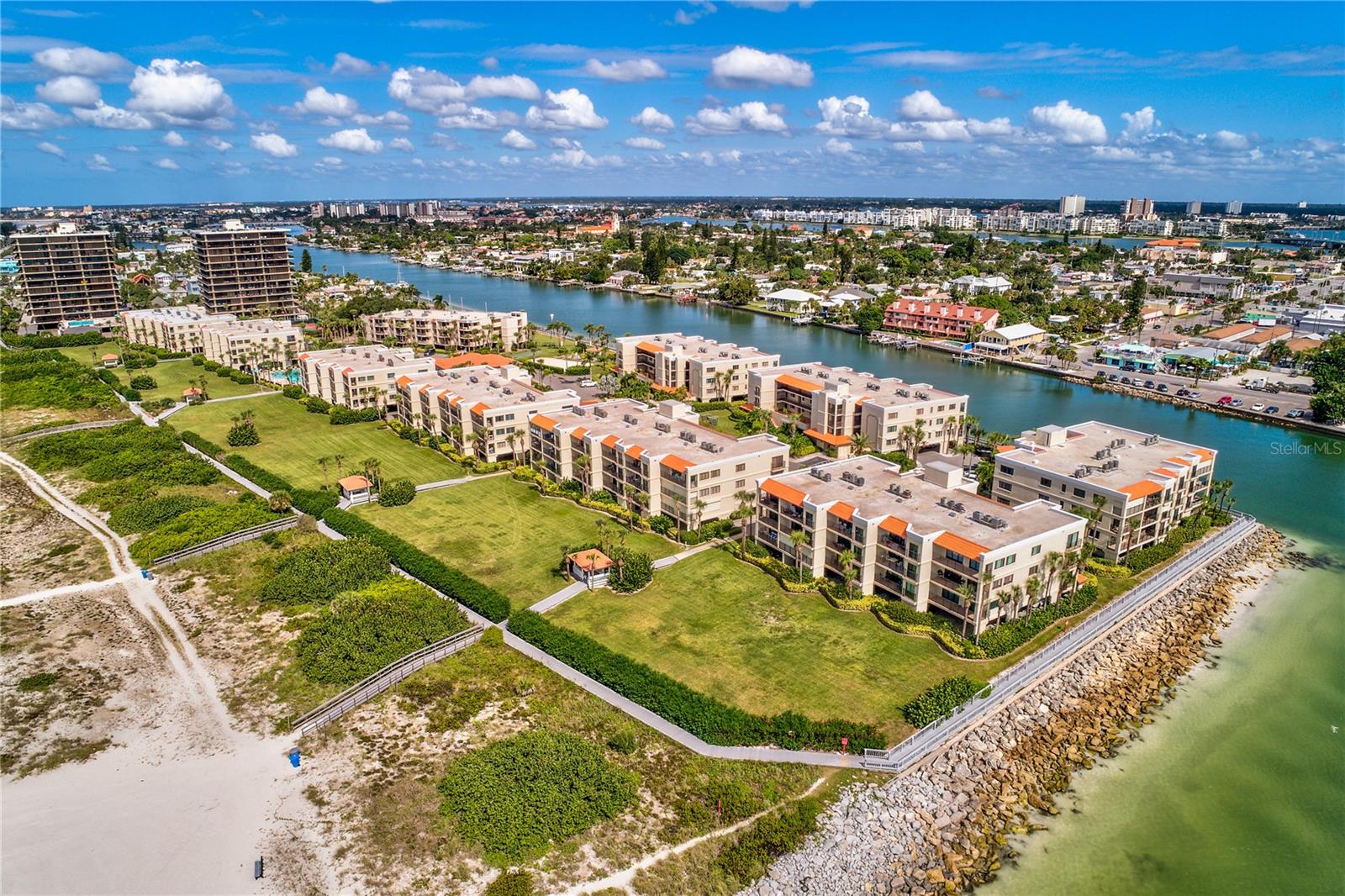 Listing photo id 32 for 7532 Bayshore Drive 203