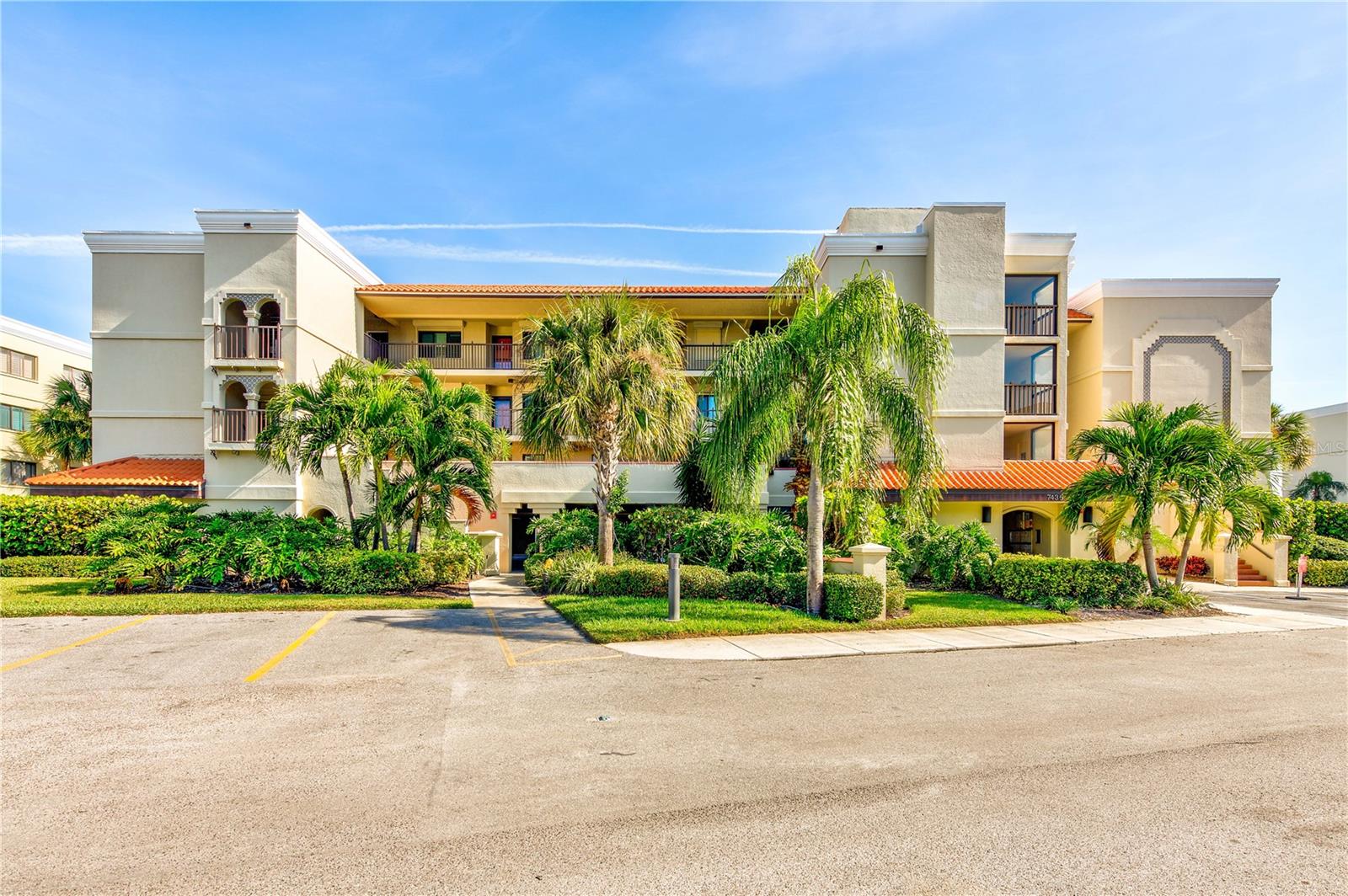 Listing photo id 2 for 7532 Bayshore Drive 203