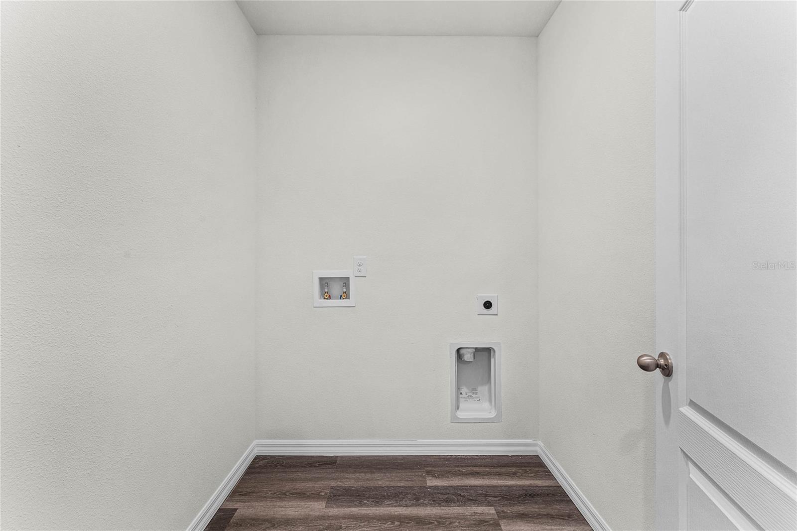Image 20 of 33 For 5539 Hayloft Drive