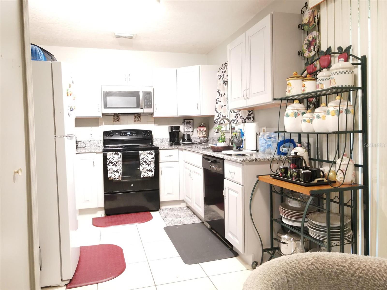 Image 5 of 23 For 915 Elmont Street Nw
