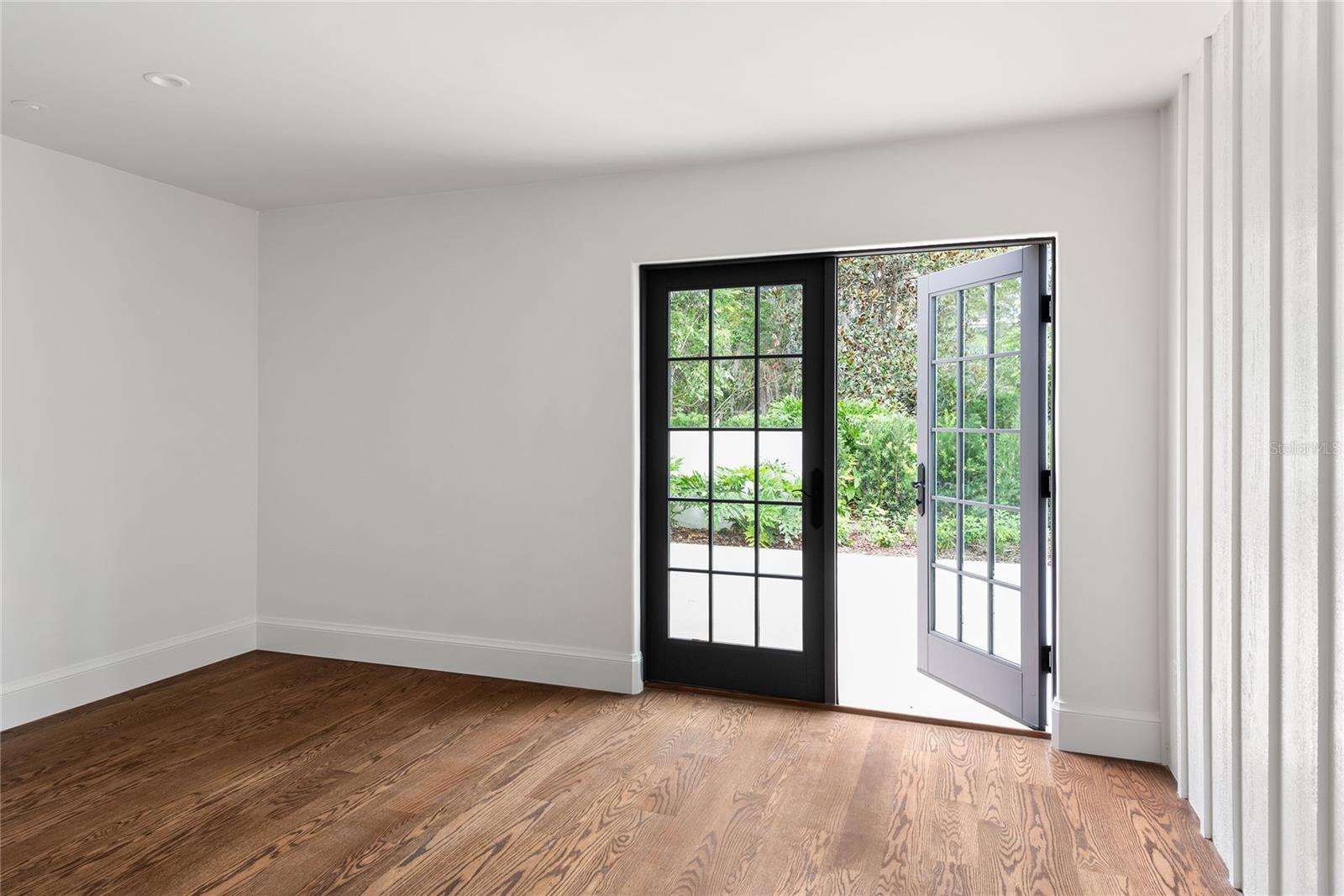 Image 21 of 50 For 909 Seminole Drive