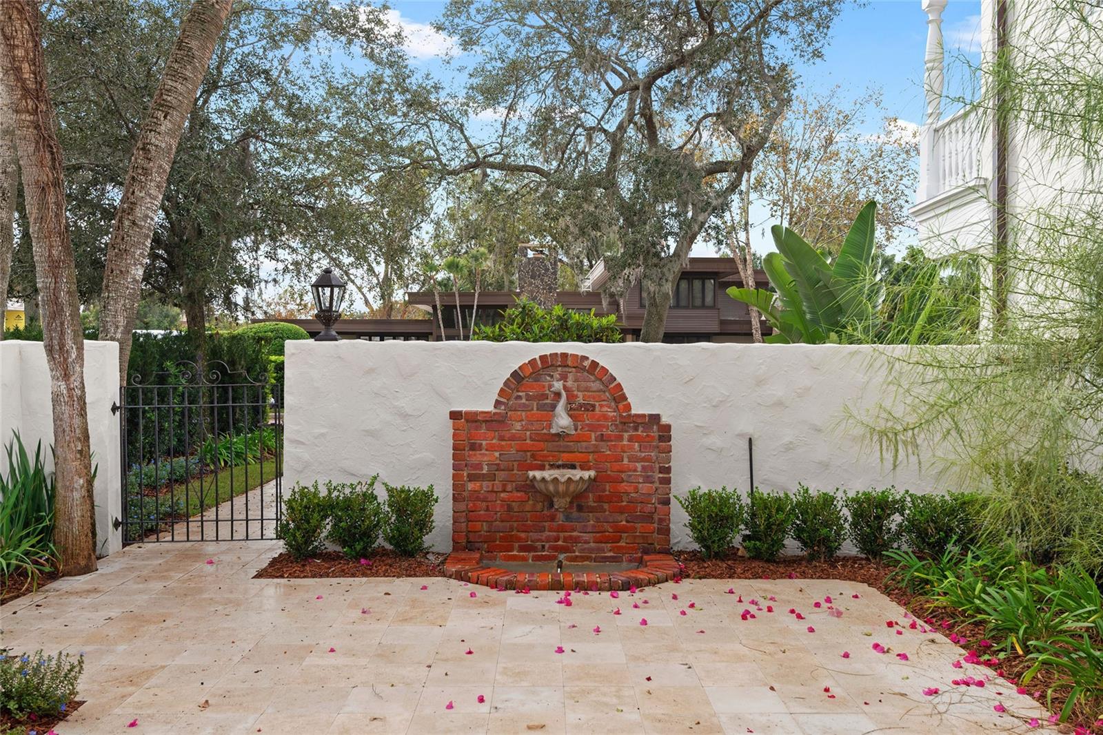 Image 36 of 50 For 909 Seminole Drive
