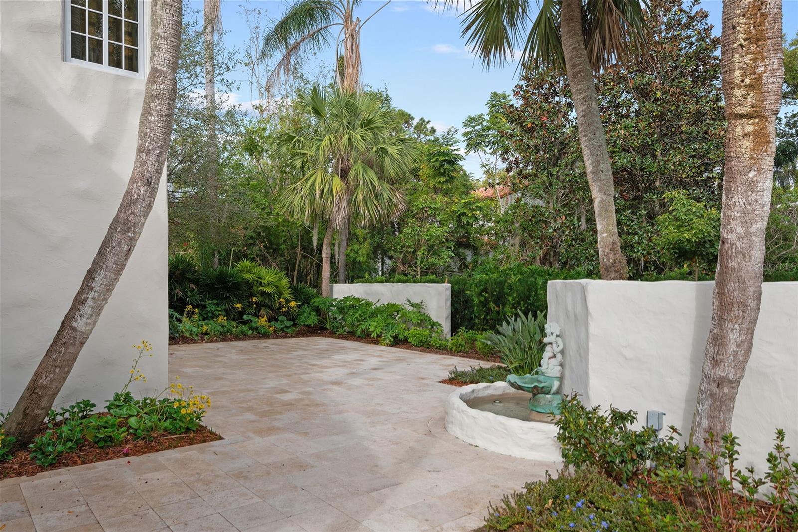 Image 38 of 50 For 909 Seminole Drive