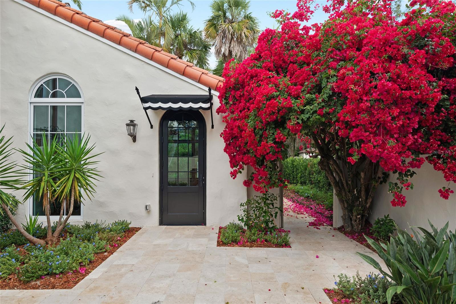Image 5 of 50 For 909 Seminole Drive