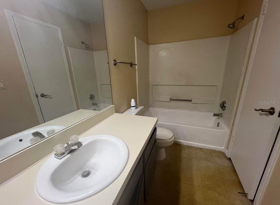 Image 6 of 9 For 718 Sugar Bay Way 200