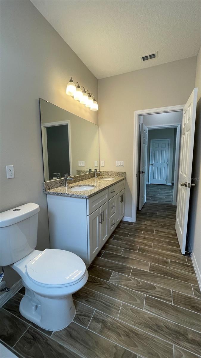 Image 20 of 23 For 711 Mink Court