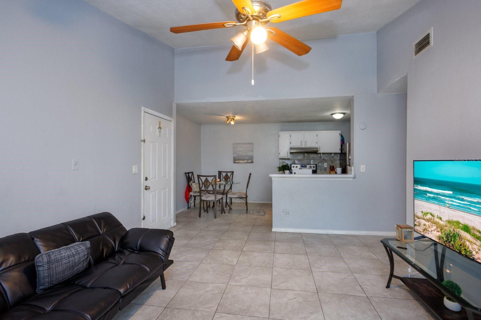 Image 3 of 13 For 2060 Cascades Blvd  302
