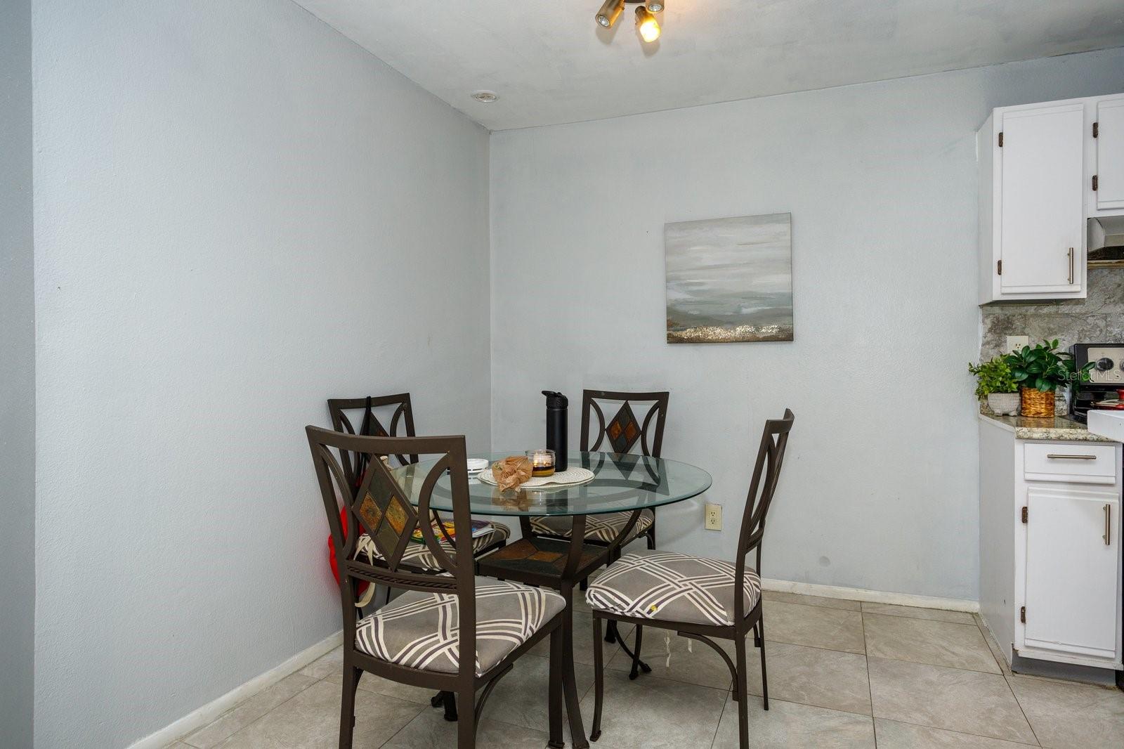 Image 6 of 13 For 2060 Cascades Blvd  302