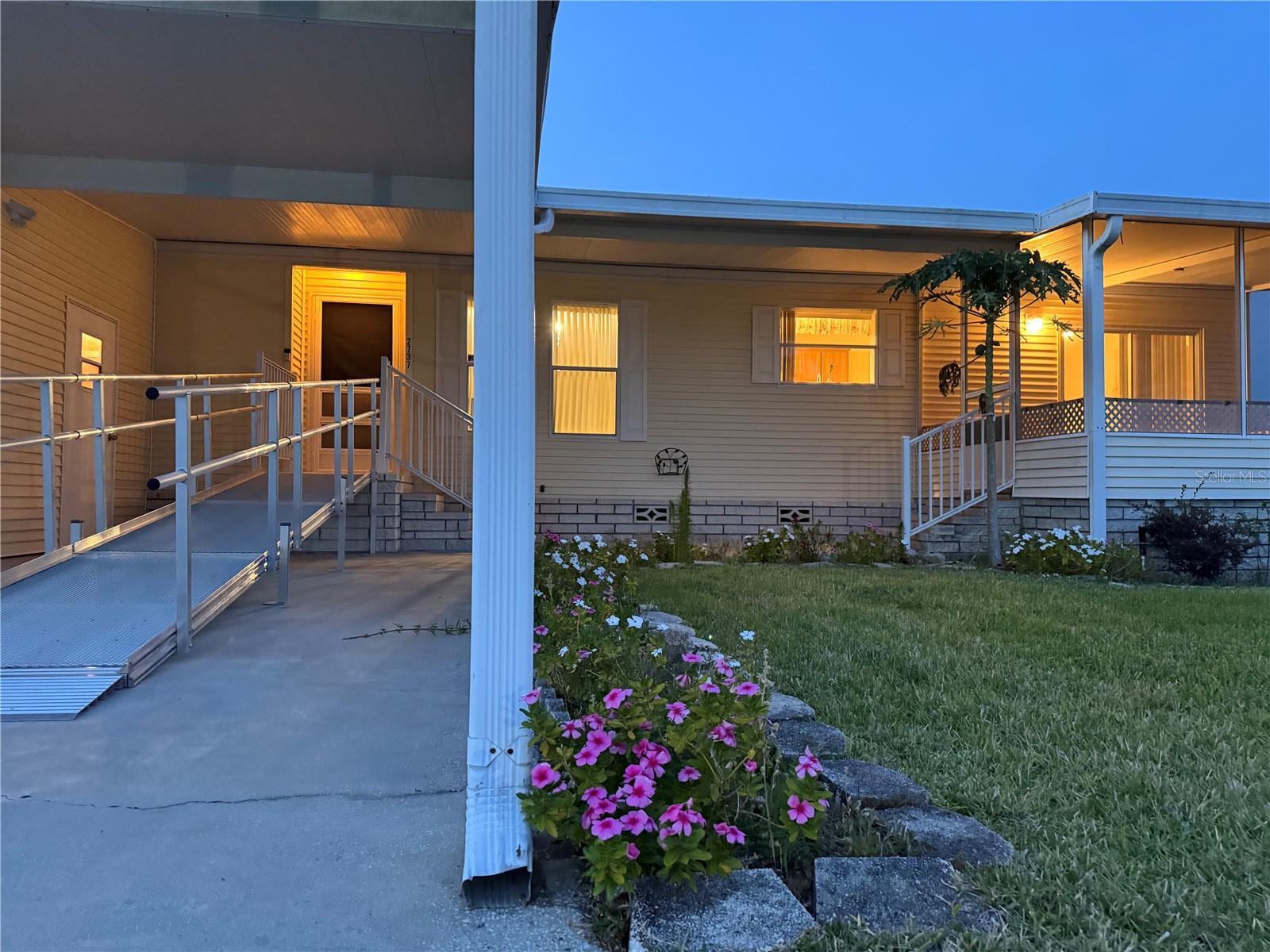 Image 43 of 49 For 2737 Lake Grassmere Court 899