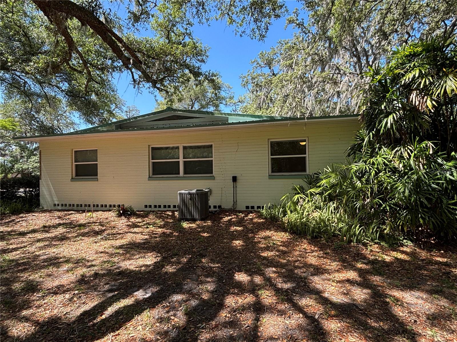 Image 31 of 41 For 22 Poinsettia Drive