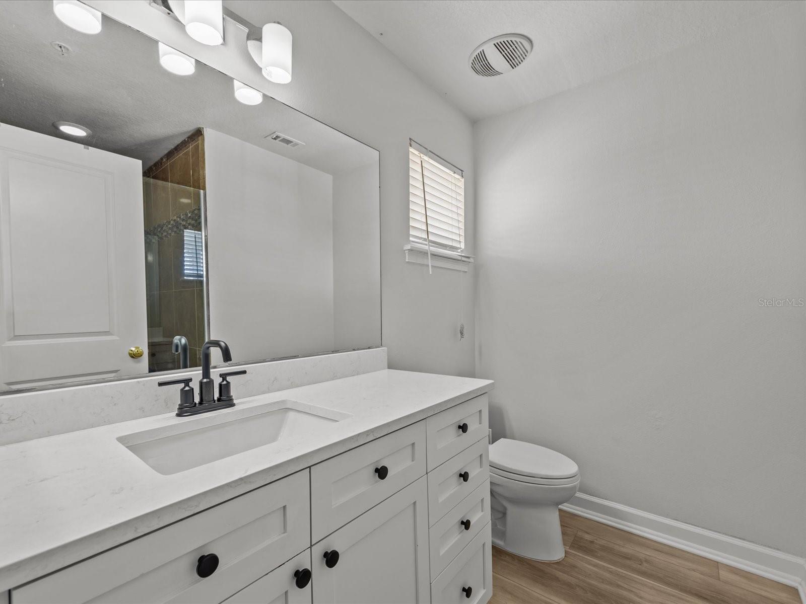 Image 15 of 33 For 945 Fern Creek Avenue 3