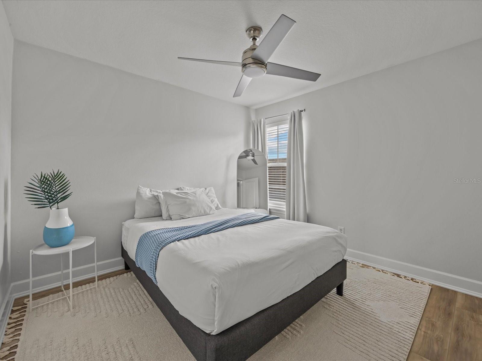 Image 16 of 33 For 945 Fern Creek Avenue 3