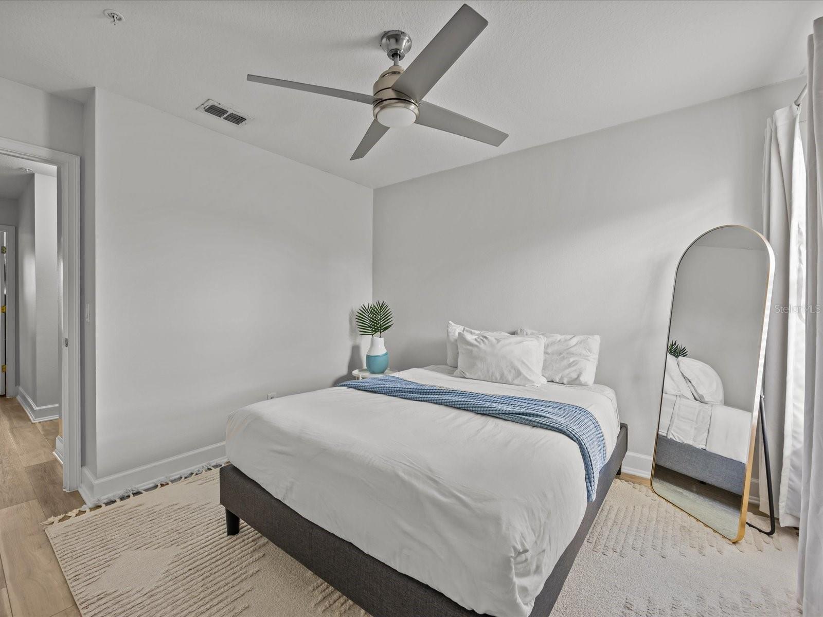 Image 17 of 33 For 945 Fern Creek Avenue 3