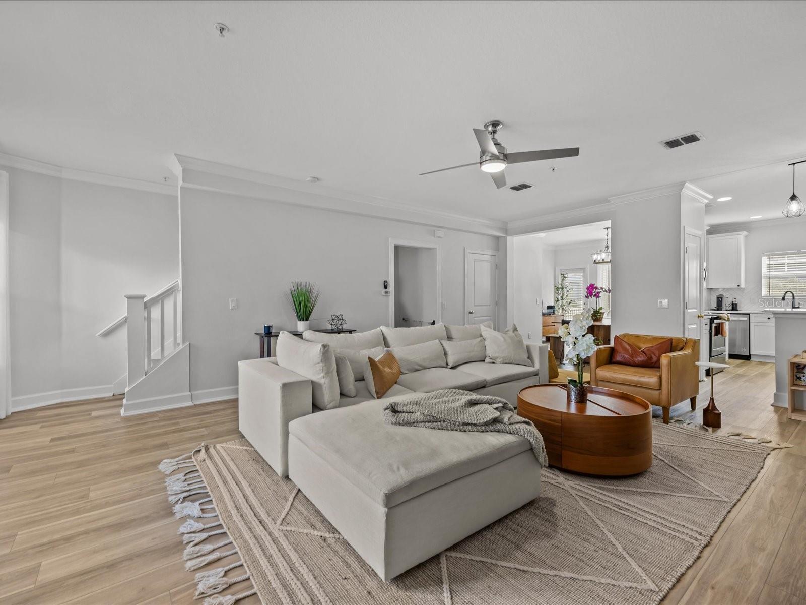 Image 2 of 33 For 945 Fern Creek Avenue 3