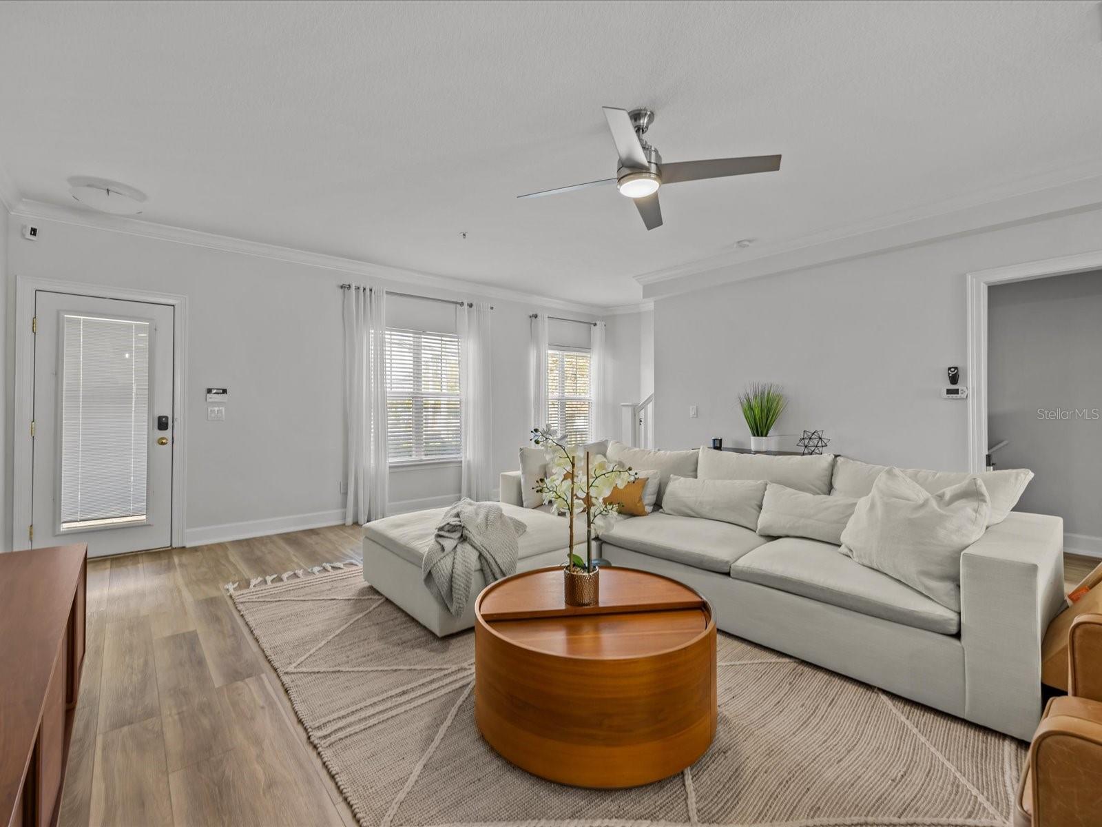 Image 3 of 33 For 945 Fern Creek Avenue 3