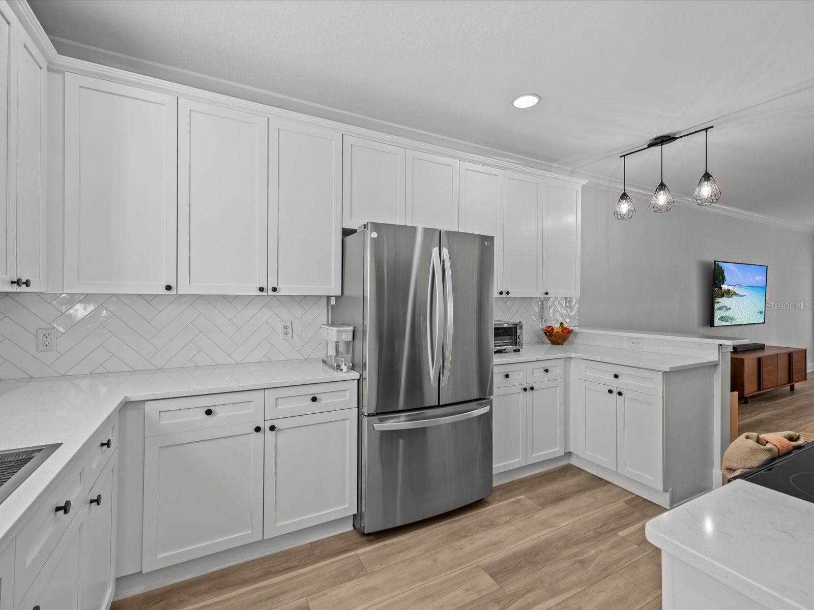Image 7 of 33 For 945 Fern Creek Avenue 3