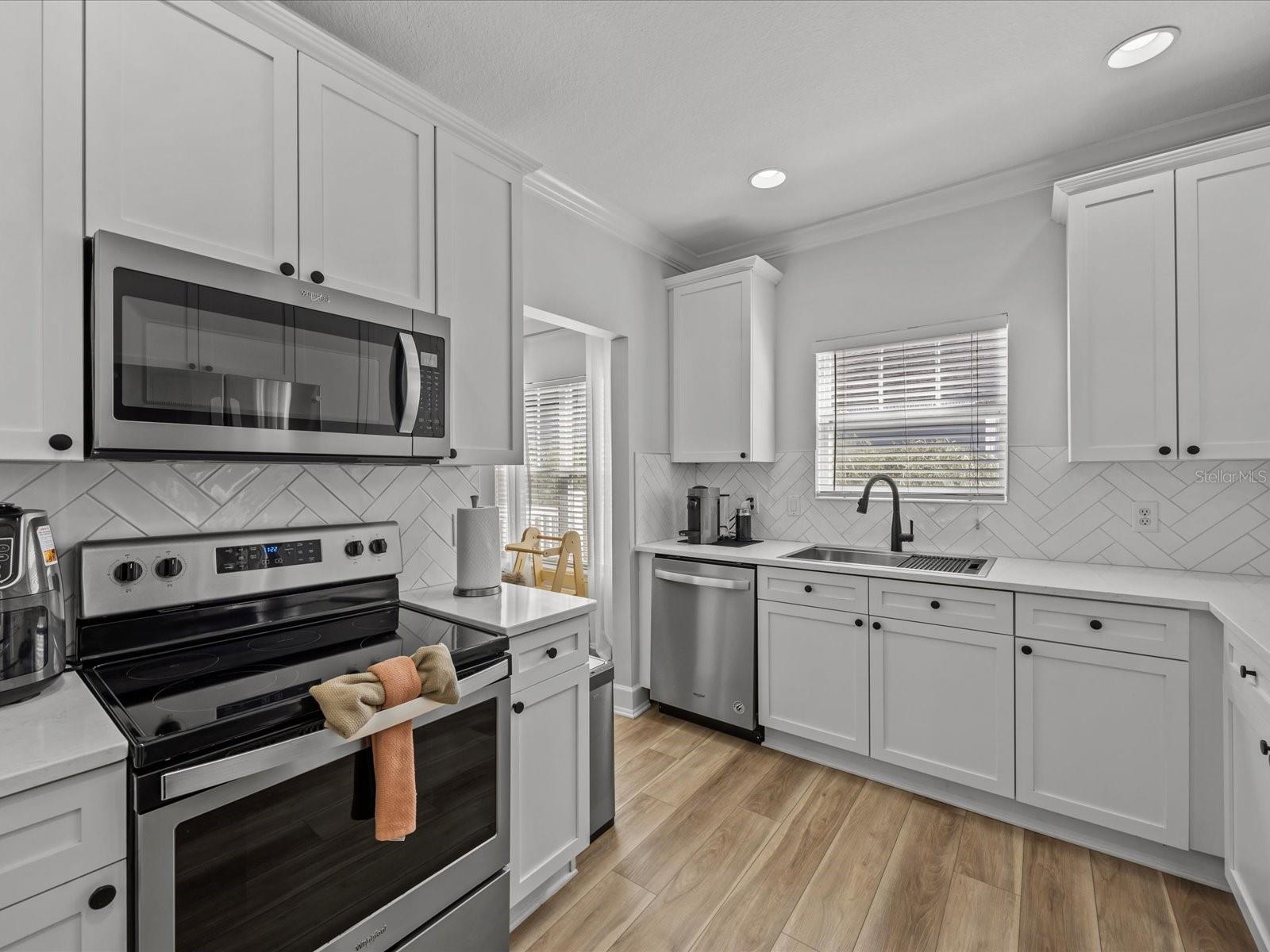 Image 8 of 33 For 945 Fern Creek Avenue 3