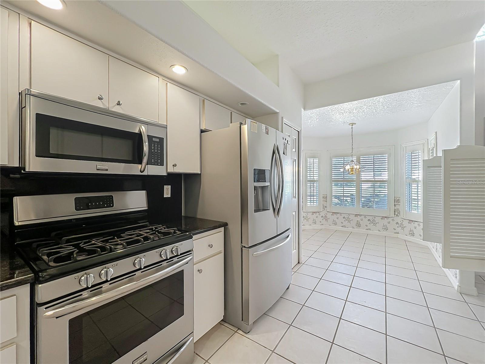 Image 11 of 53 For 21636 King Henry Avenue