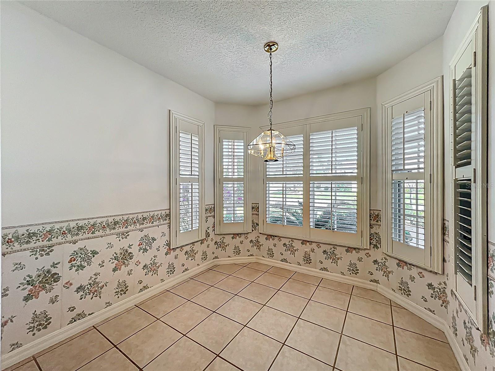 Image 12 of 53 For 21636 King Henry Avenue