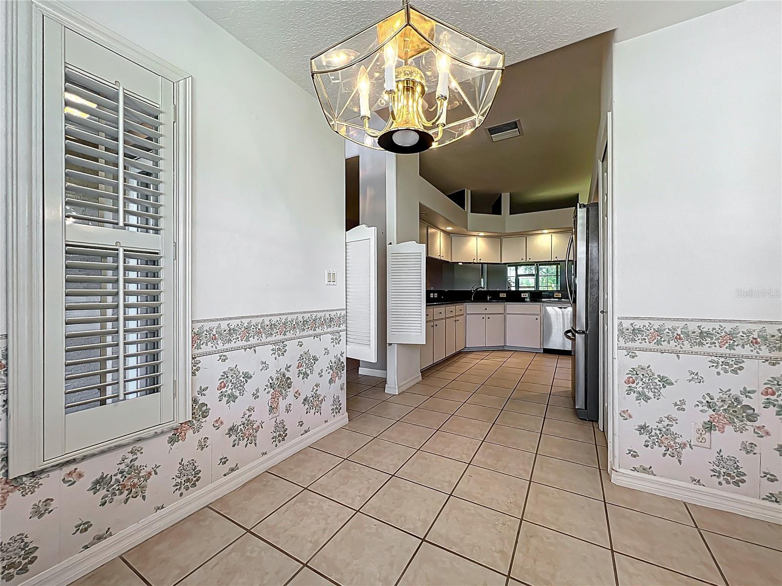 Image 13 of 53 For 21636 King Henry Avenue