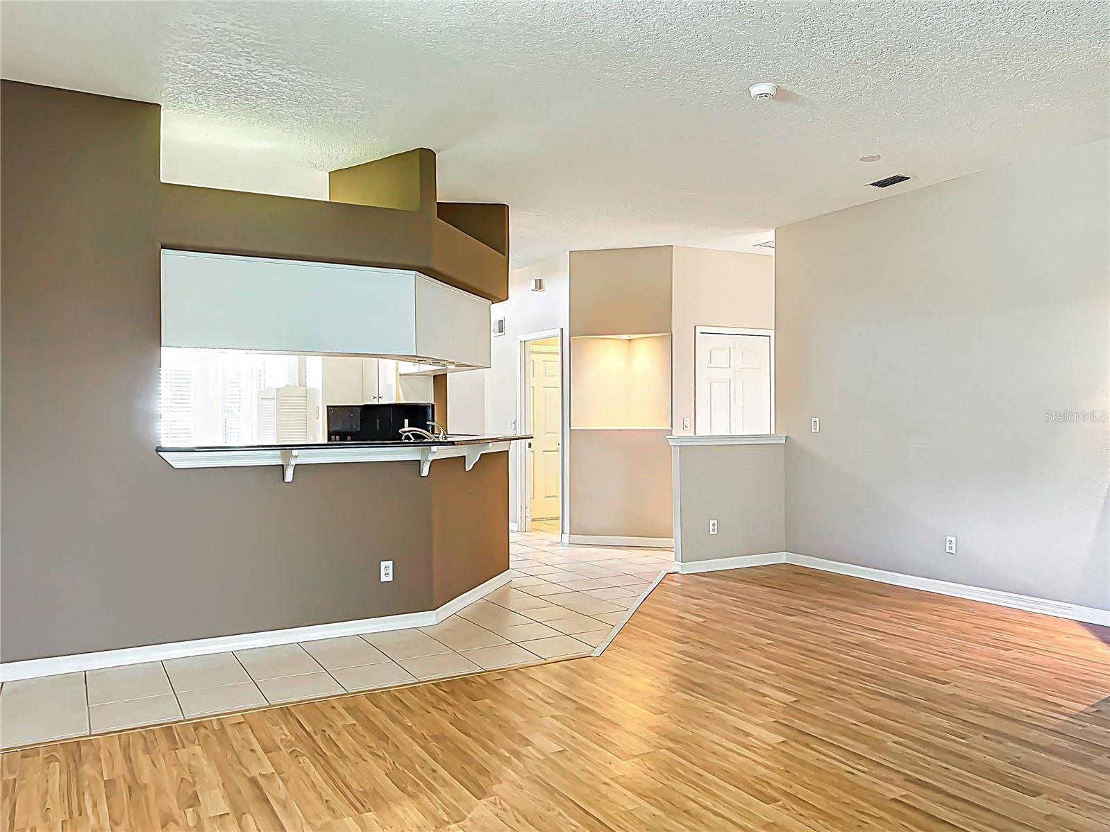 Image 14 of 53 For 21636 King Henry Avenue