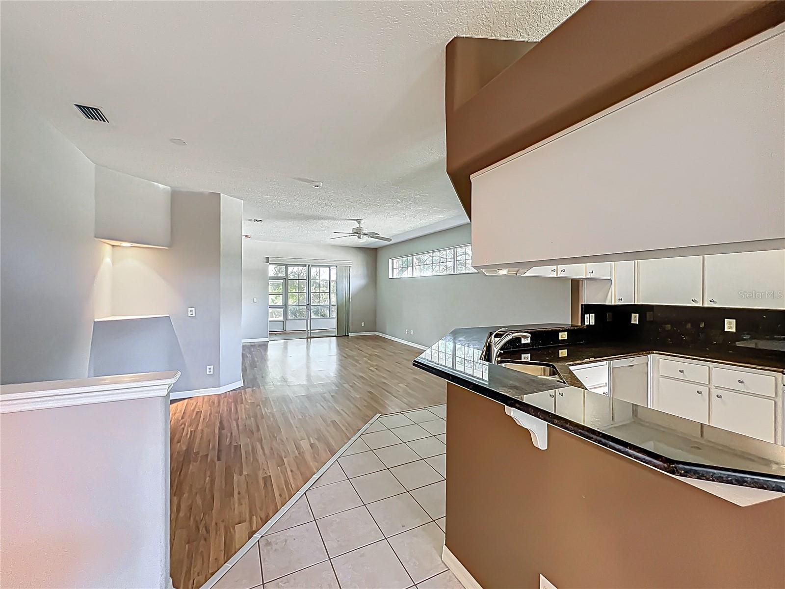 Image 15 of 53 For 21636 King Henry Avenue