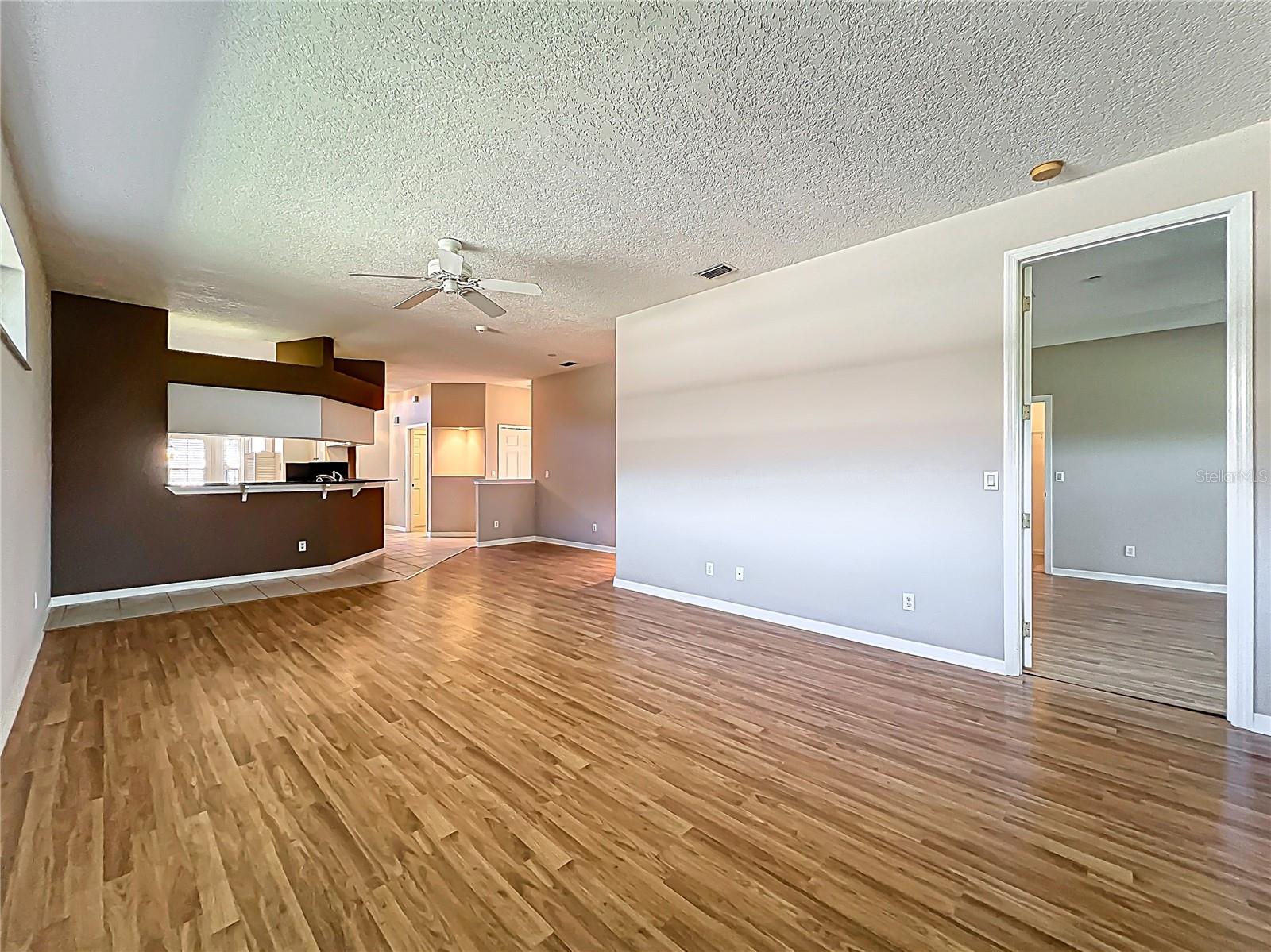 Image 18 of 53 For 21636 King Henry Avenue