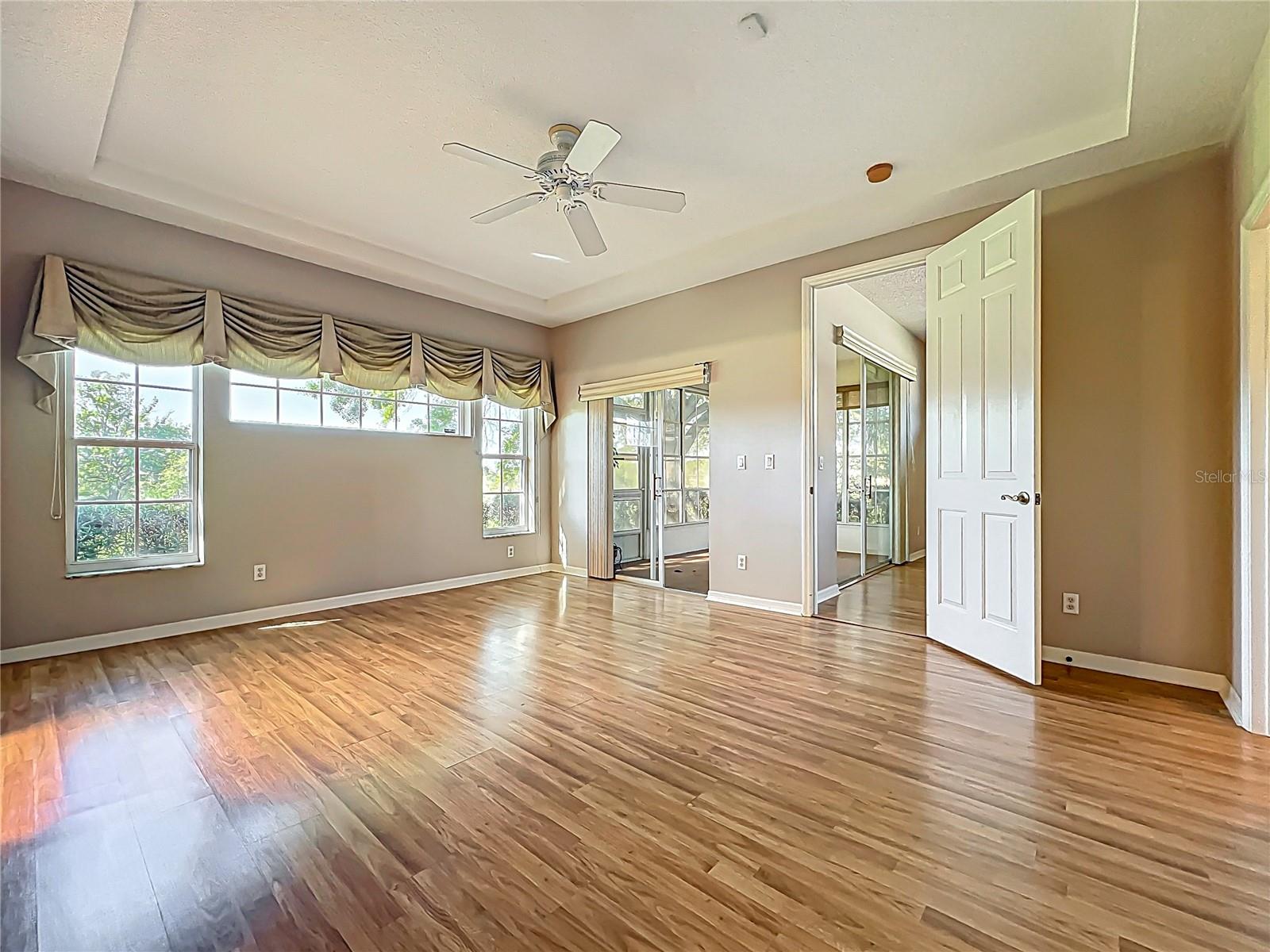 Image 19 of 53 For 21636 King Henry Avenue