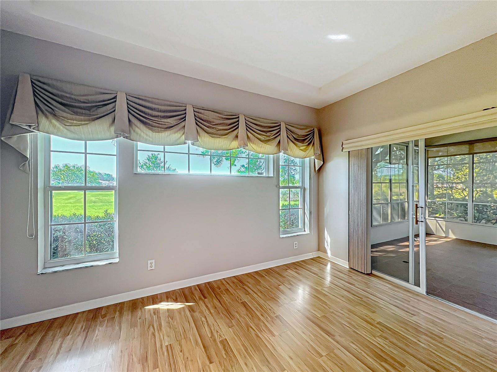 Image 21 of 53 For 21636 King Henry Avenue