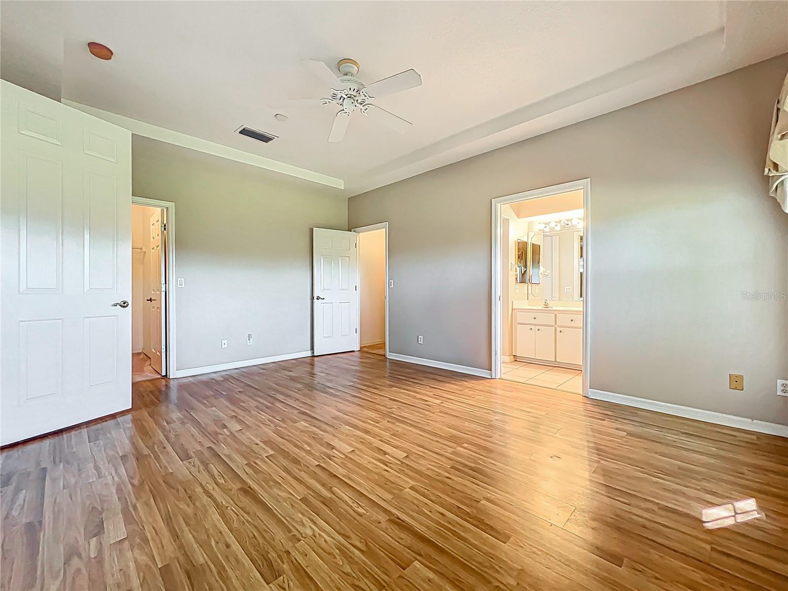 Image 22 of 53 For 21636 King Henry Avenue