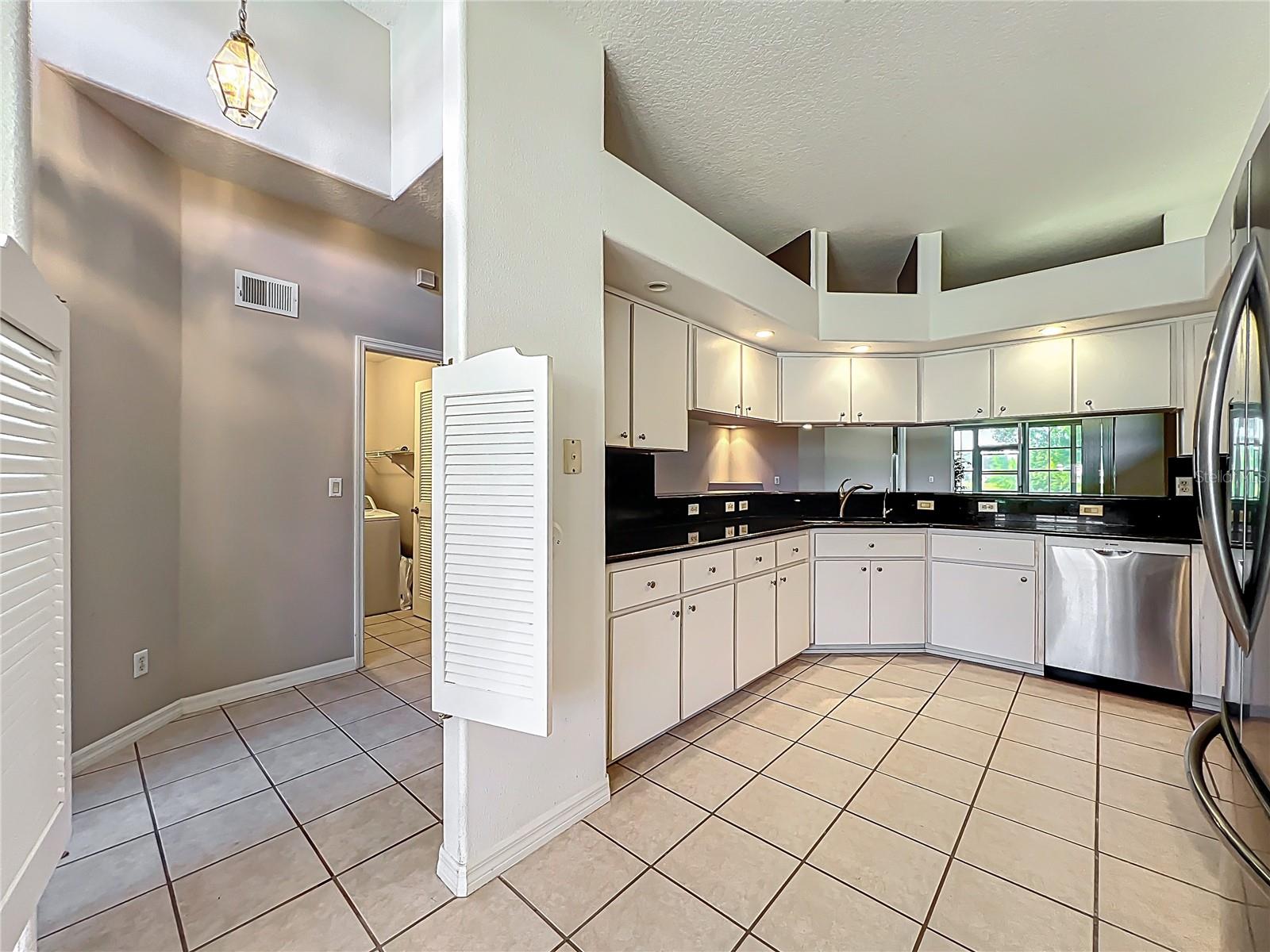 Image 8 of 53 For 21636 King Henry Avenue