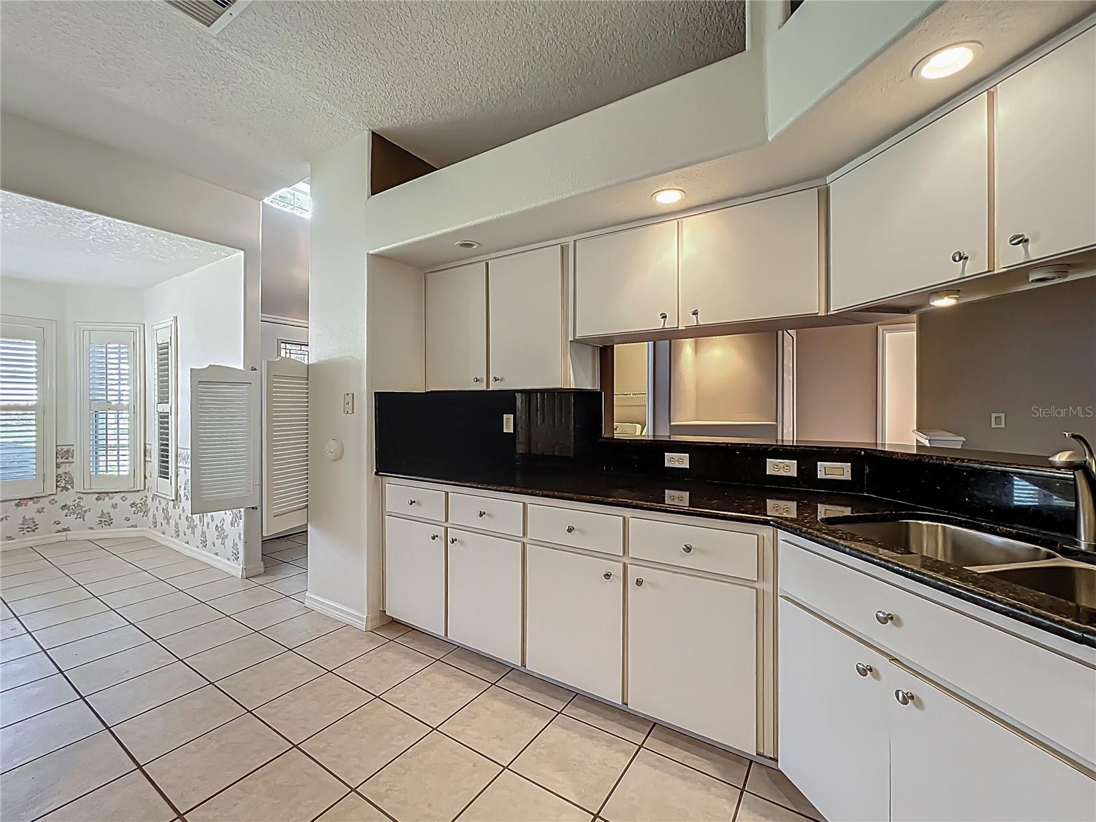 Image 9 of 53 For 21636 King Henry Avenue