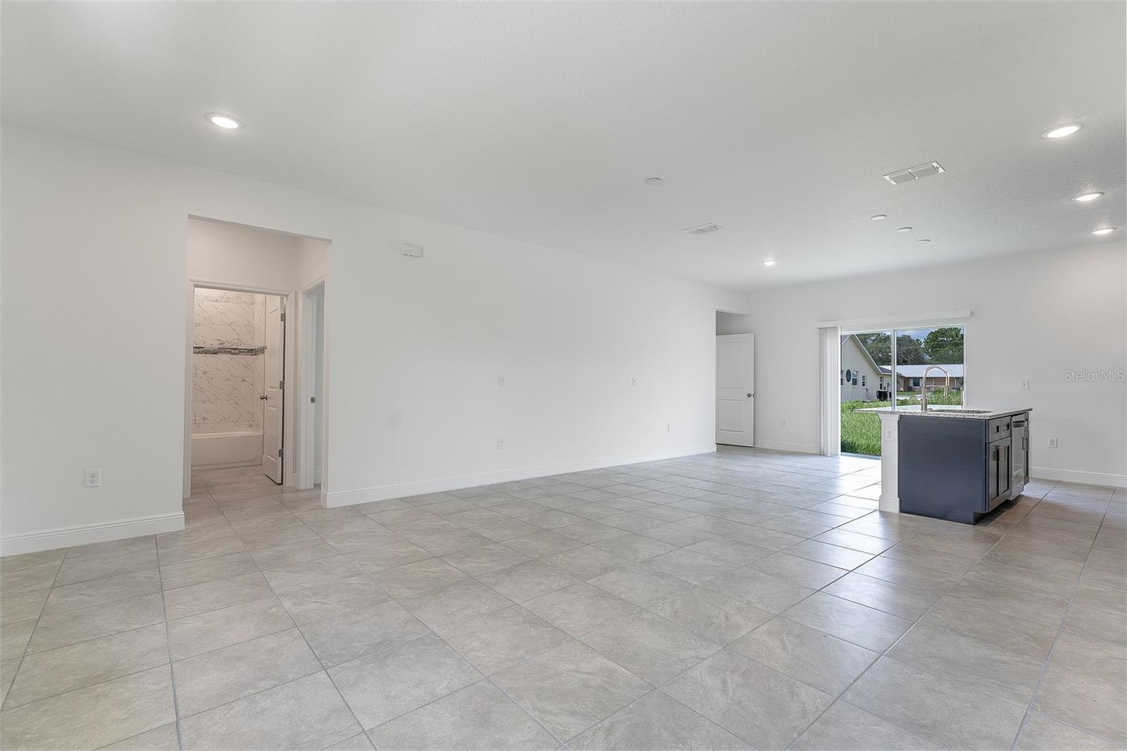 Listing photo id 12 for 3872 Baton Lane