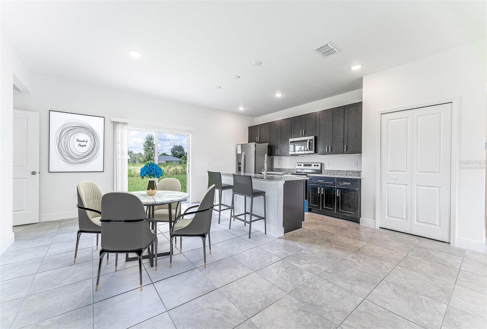 Listing photo id 2 for 3872 Baton Lane