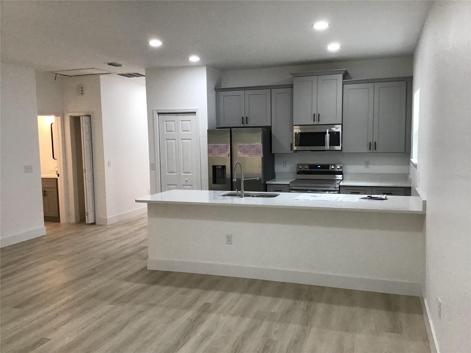 Image 10 of 27 For 6915 23 Avenue